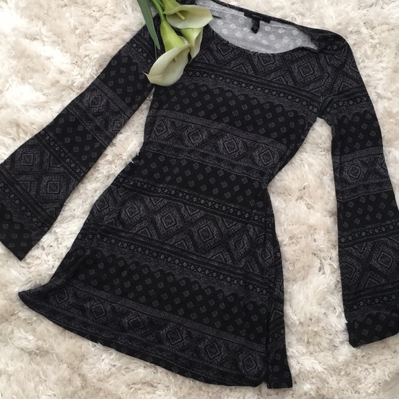 Forever 21 Dresses & Skirts - 🆑5/$13 Printed long sleeve dress